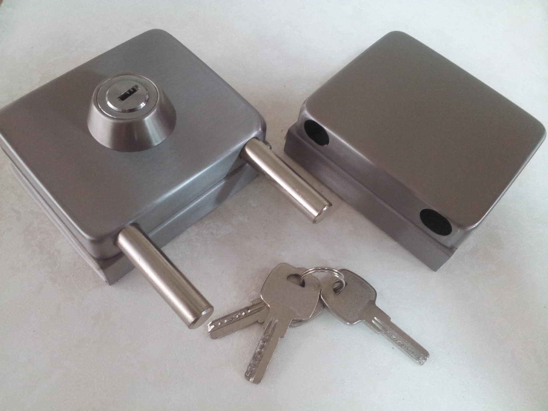 【塔曼方形中央鎖 方形玻璃門鎖 不銹鋼玻璃門鎖】價格,廠家,圖片,其他鎖具,廣州市白云區(qū)同和蘇彼爾五金商行-